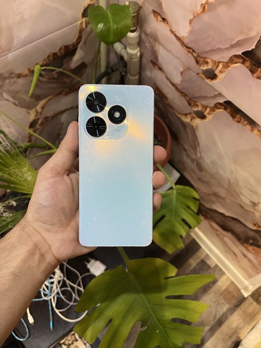 Продам телефон Tecno Spark Go 2024