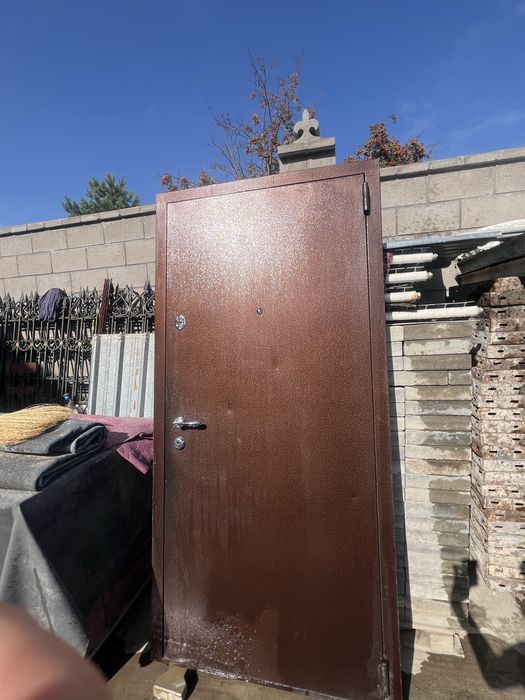 Продам дверь стандарт