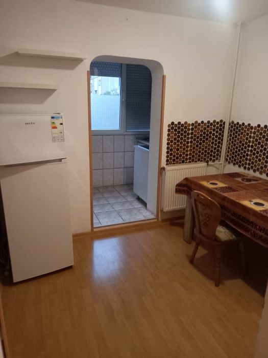 Închiriez apartament cu 3 camere – Oradea, Calea Aradului