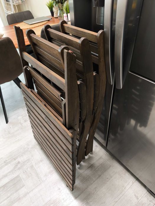 Комплект градински мебели от дърво, маса и три столаа