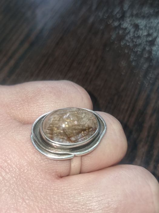 Кольцо с натуральным камнем волосатик