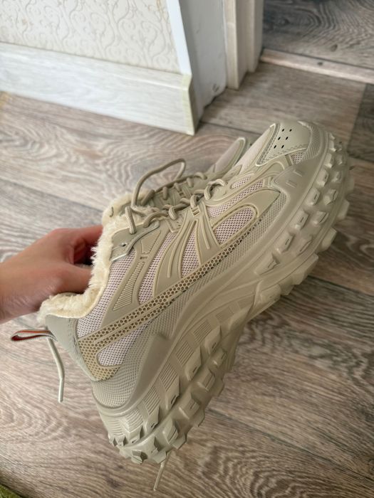 Продам новые кроссовки