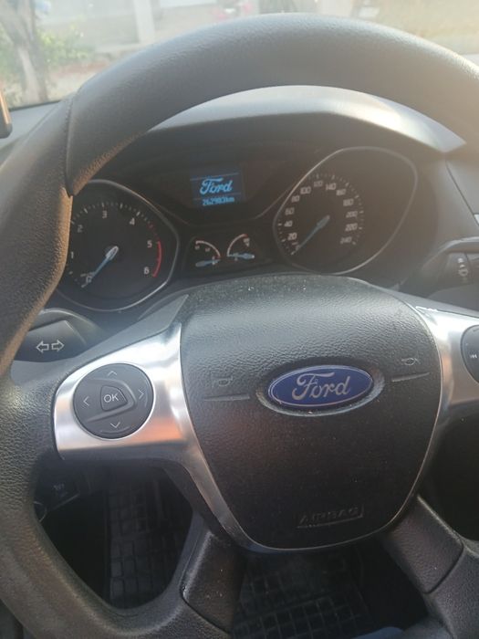 Ford Focus 20101.6 TDCi, 260.000 km, întreținut, scaune încălzite, jante aliaj, cauciucuri M+S, cârlig, preț3000€ negociabil.”