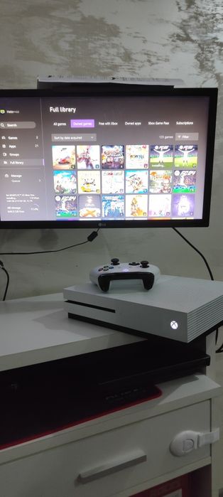 Xbox One S 1Tb + Controller + jocuri
