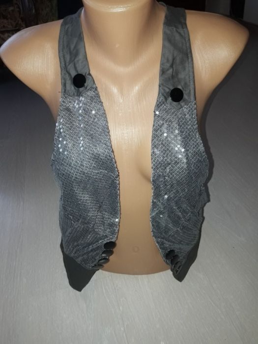 Vestuta cu paiete model 3