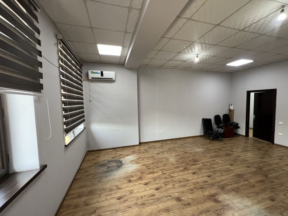 Аренда под офис ул. Шота Руставели, недалеко мост Узгариш 30м2 1 линия