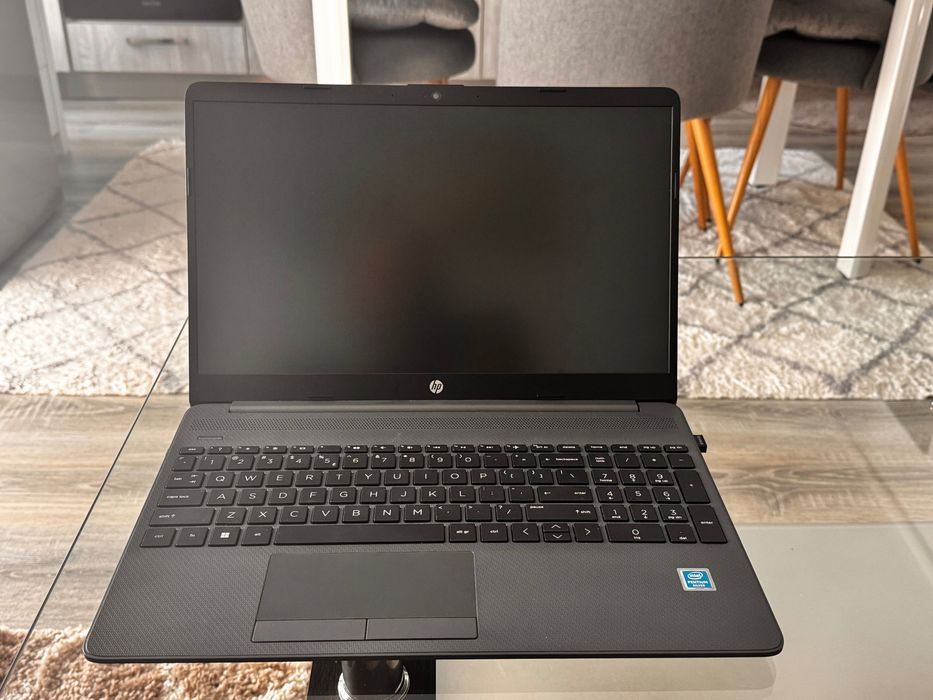 Laptop HP, licente Window 11 & Office 2021, mouse wireless + ghiozdan cadou