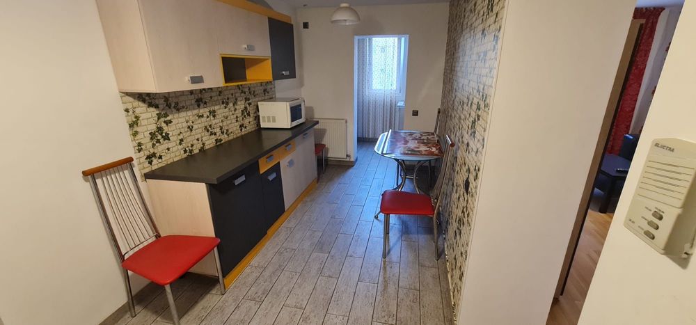 Închiriez/vând apartament 3 camere HCC, zona Cerna