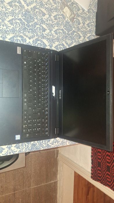 Vand laptopuri 4 lenovo iar unul terra