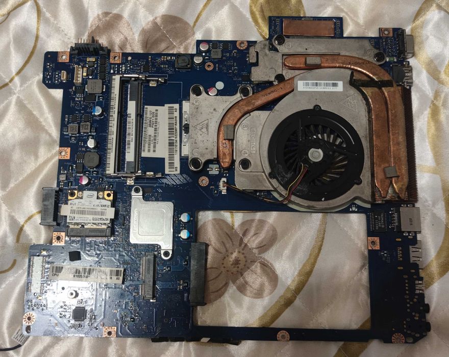 Части за Lenovo Ideapad Y570