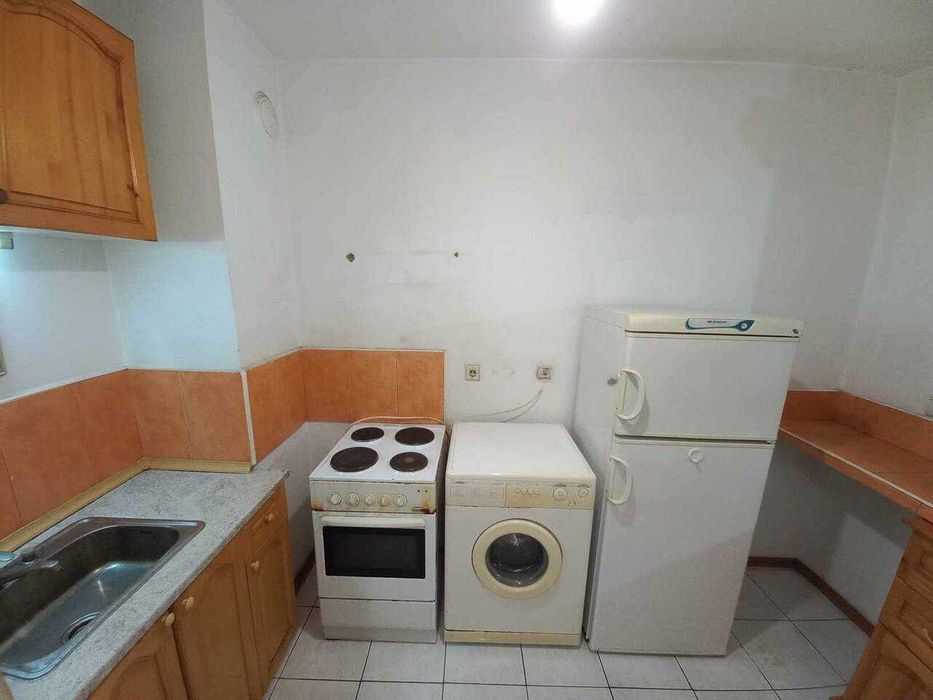 Дава се под наем Двустаен апартамент в Бургас, Възраждане - 74 кв.м за 357 € - Снимка #2