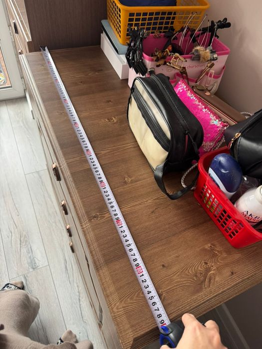 Продам шкаф-пенал и комод.