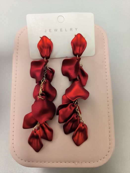 Красиви дълги обеци