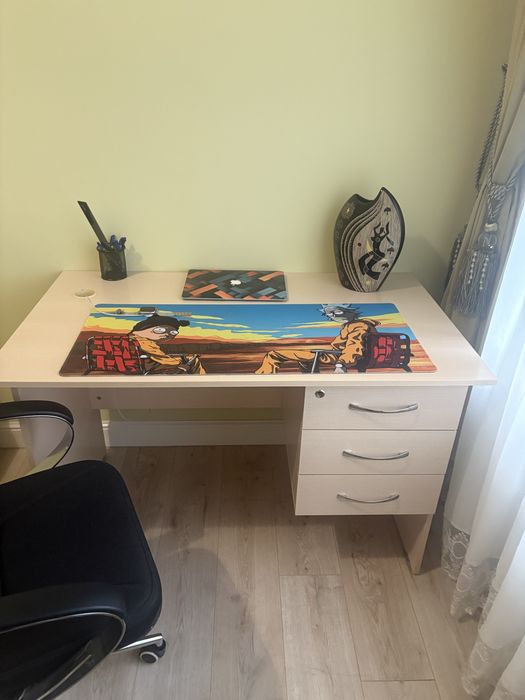 Продам рабочий стол и кресло