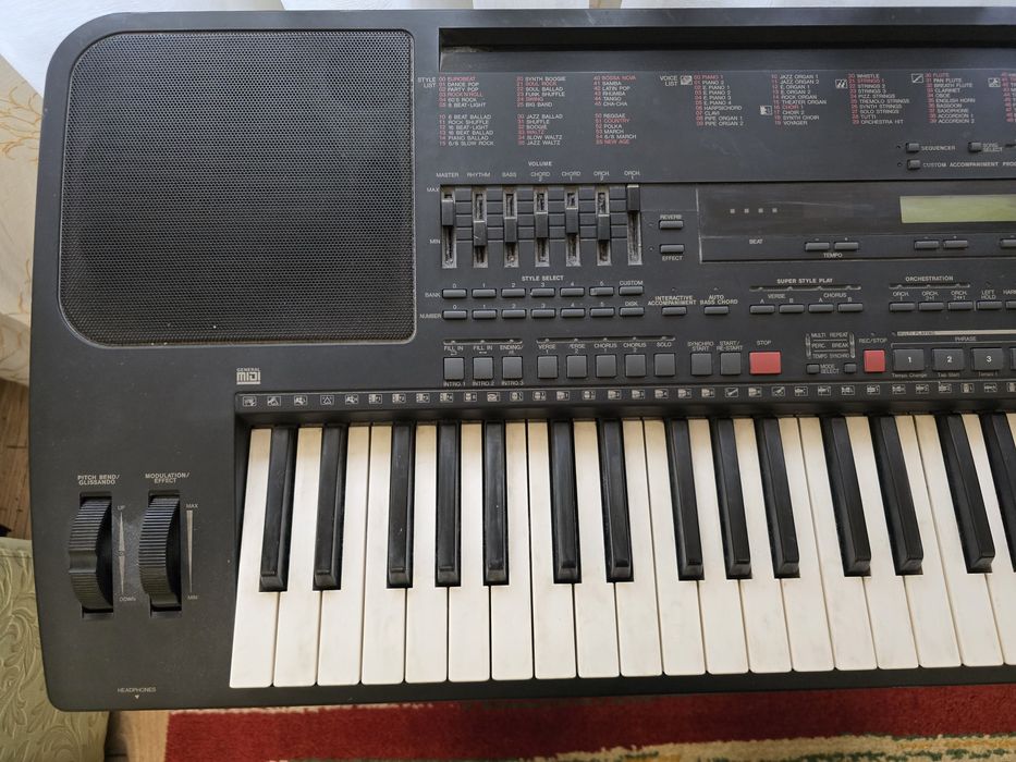 Orga Yamaha PSR-5700 cu discheta  suna fenomenal pt cunoscatori si pas