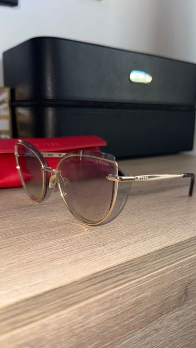 Слънчеви оригинални очила на Guess