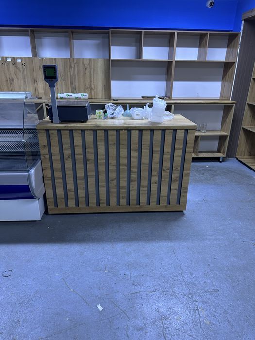 Барная стойка и шкаф