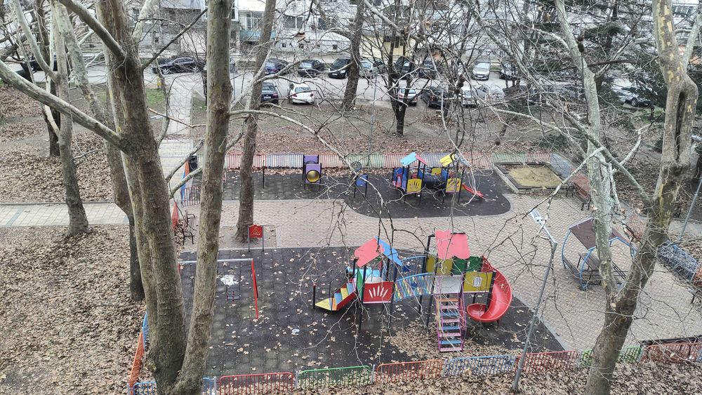 Дава се под наем Тристаен апартамент в Варна, Цветен квартал - 70 кв.м за 450 € - Снимка #1