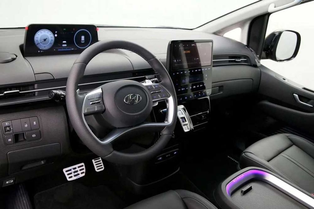 Turisticheskiy poezdka po vsemu Uzb, Miniven Hyundai H-1 Grand Starex