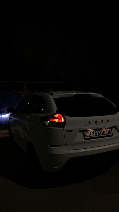 Автомобиль лада XRAY