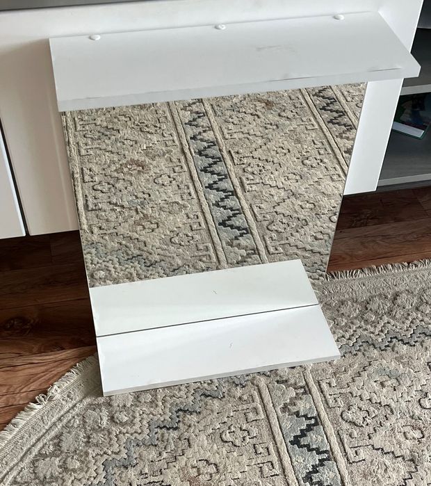 Зеркало и раковина