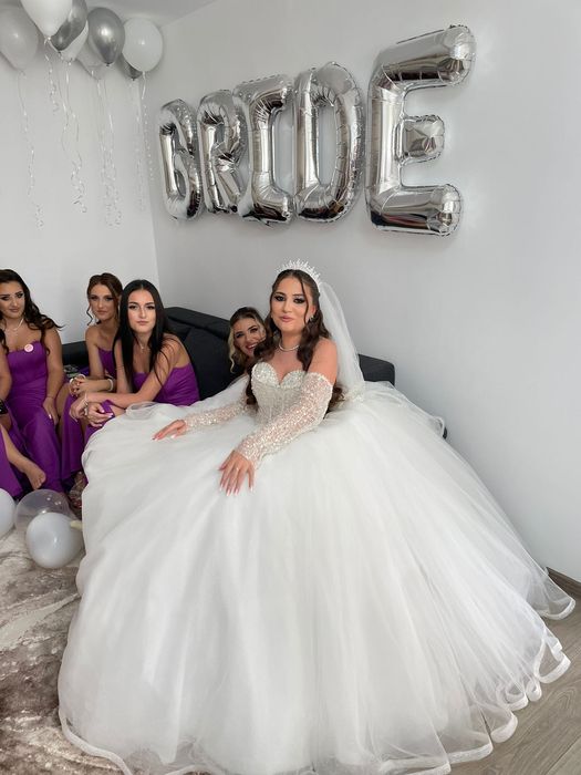 Rochie de mireasă + voal + cerc mare (9 cercuri)