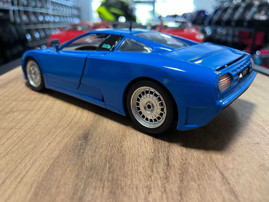 BBUARGO  колекционерски модел  макет BUGGATI EB 110 1:18 мащаб