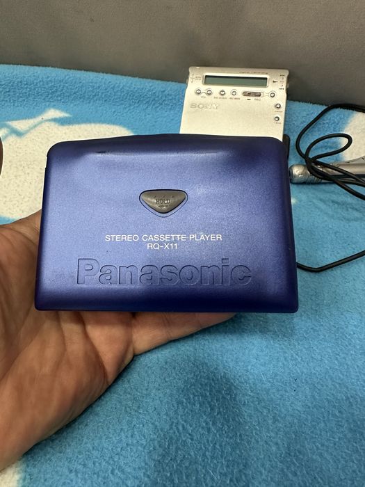 Vand doua walkman Panasonic