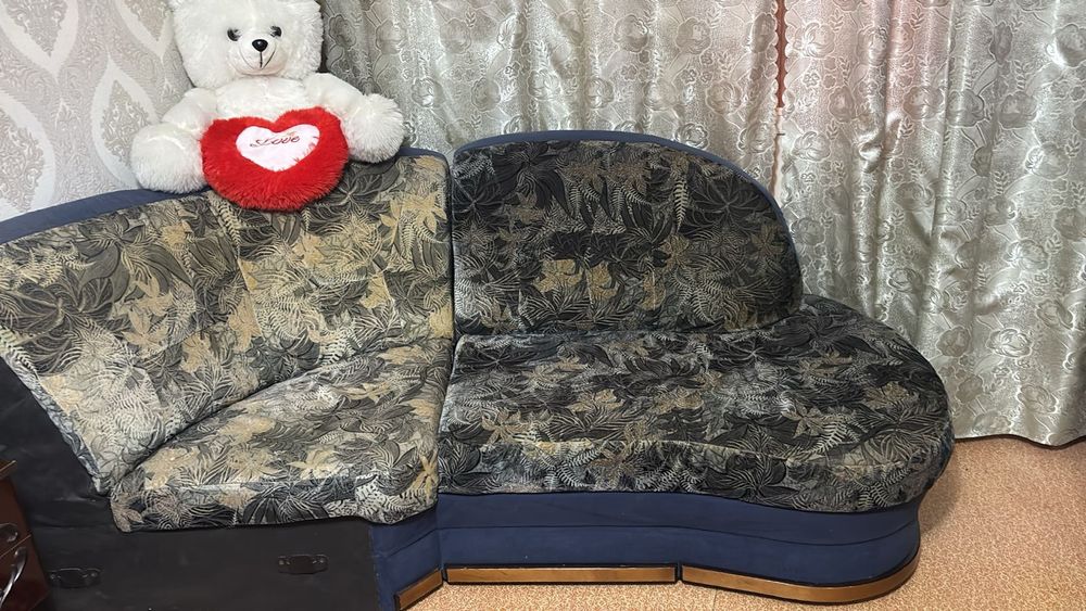 Отдам часть углового дивана даром