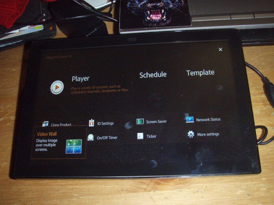 Monitor cu touchscreen, lan si wifi 10" Samsung DB10E-T