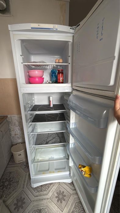 Холодильник indesit