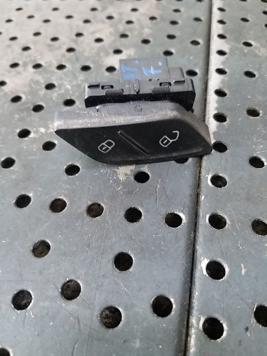 Buton blocare usi vw touran 3 5ta962125