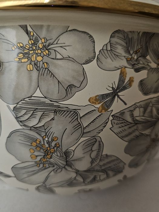 Эмалированная кастрюля