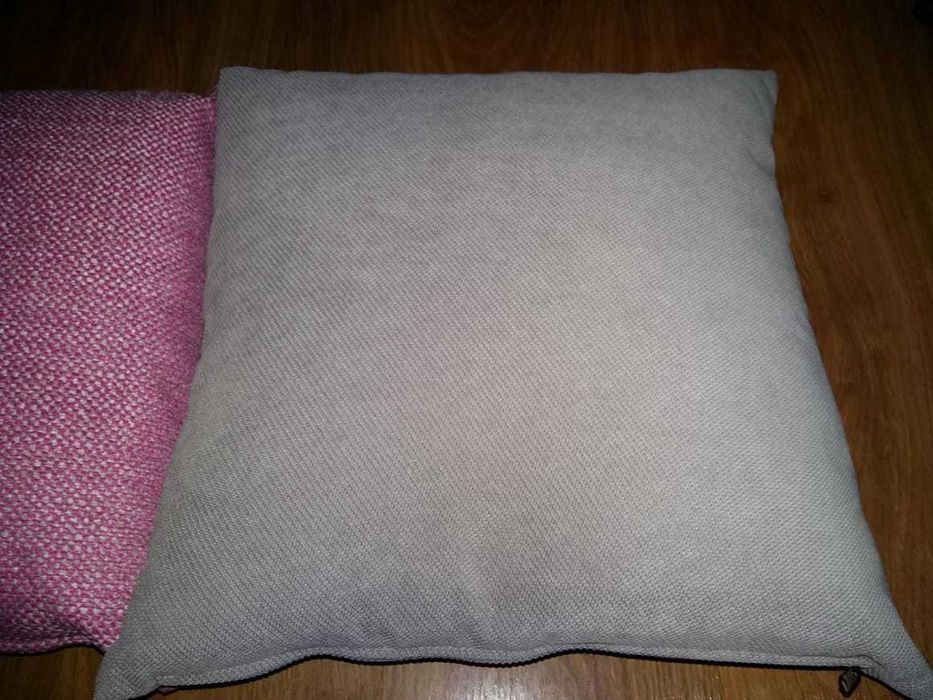 Продавам чисто нова розова декоративна възглавница