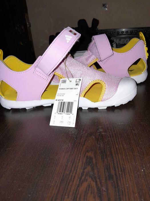 Adidas
Детски сандали за момиче Terrex нови