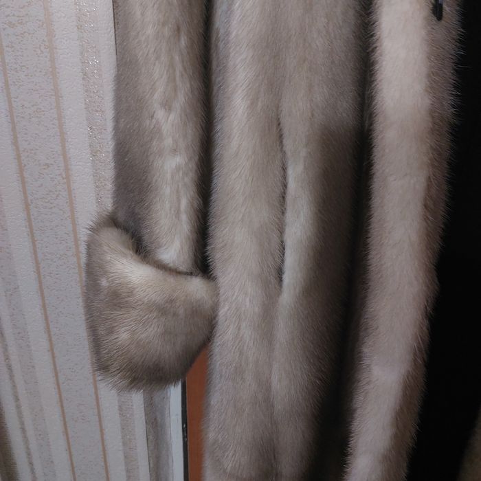 Продам норковую шубу.