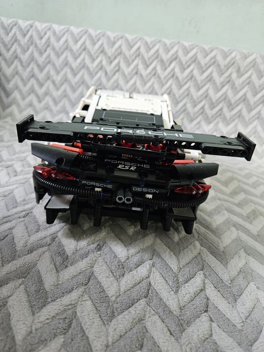 Конструктор Technic Porsche 911 RSR, деталей 1631 шт