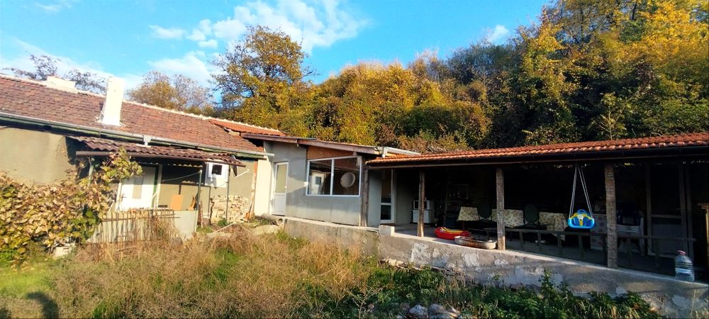 Продават се две къщи в жк. Църква, гр. Перник