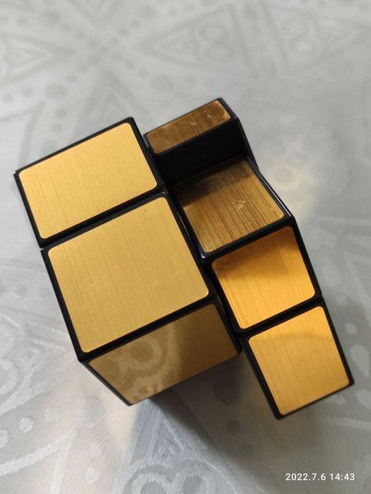 Золотой кубик Рубика