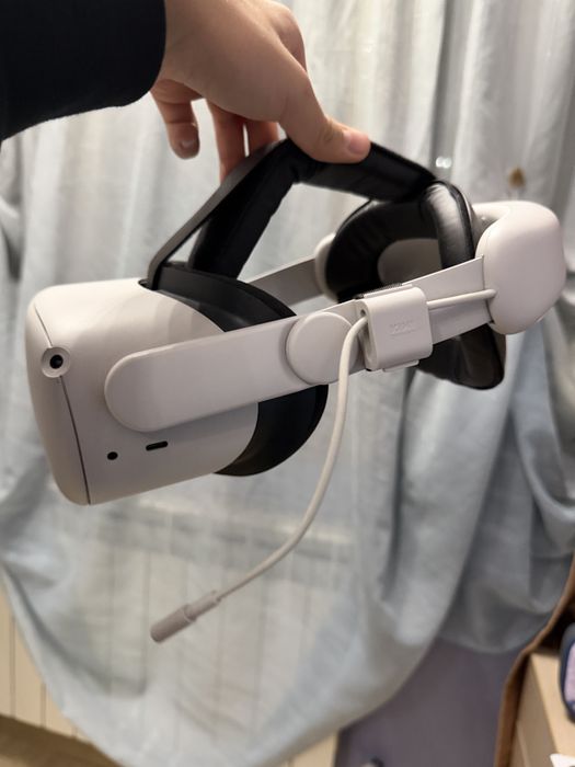 VR очила Meta Quest 2