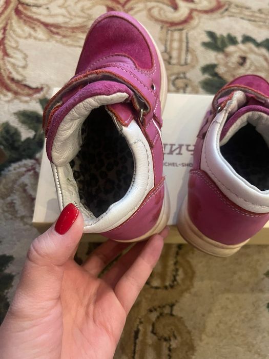 Продаются детские ботинки