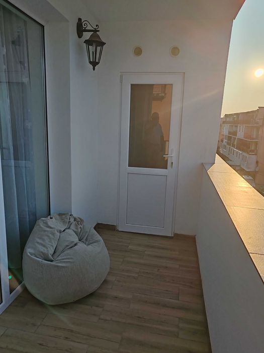 Vând  apartament decomandat , 51mp utili, cu 3balcoane - 27mp