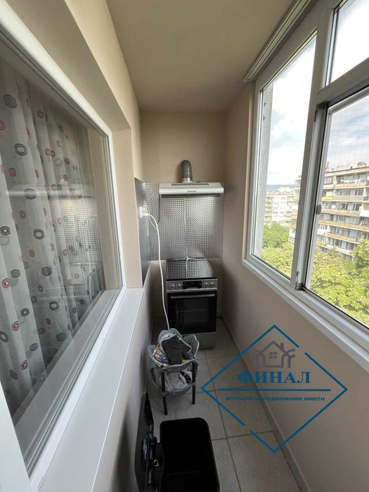 Продава се тристаен апартамент в кв. Тракия