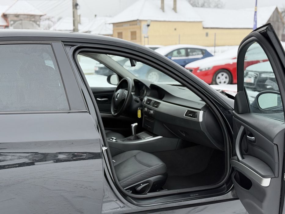 BMW Seria 3 2.0d 143 CP E90 11/2008 SE POATE IN RATE