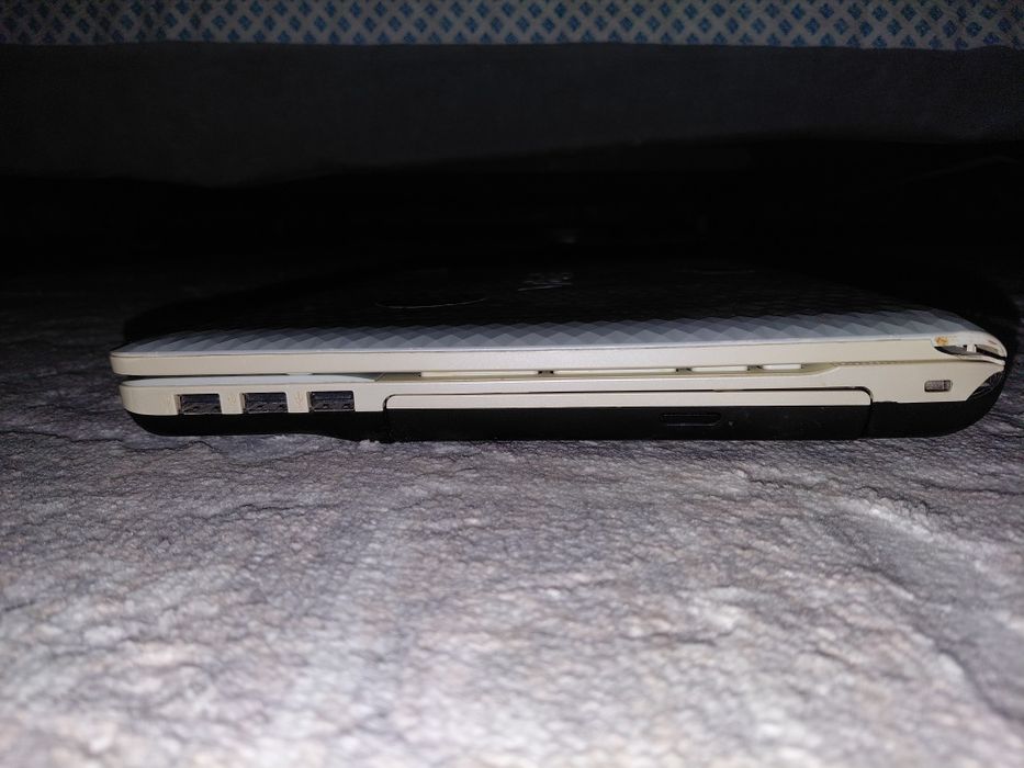 продаю Sony VAIO VPCEH2L1R