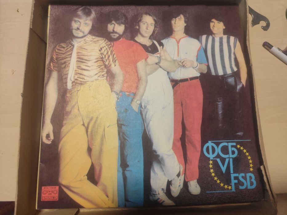 9 Плочи 200 евро, чисто нови.