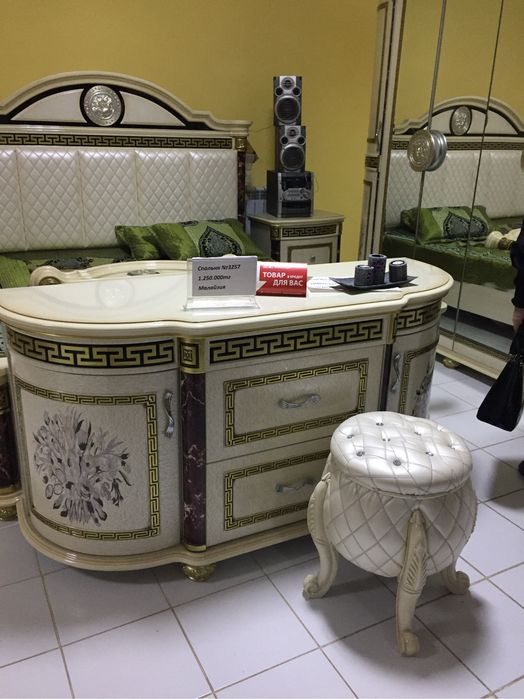 Спальный гарнитур