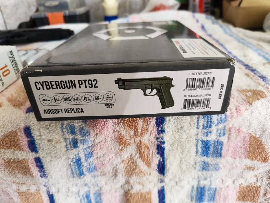 Pistol Airsoft  4 Jules cu Pachet Complet ! Co2 Cybergun PT92 - 4 Jules