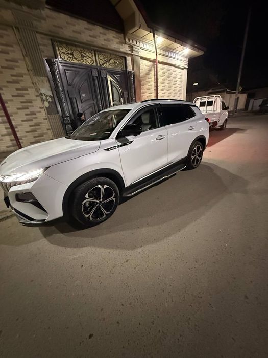 Мошина срочно сотиладе Dongfeng Huge