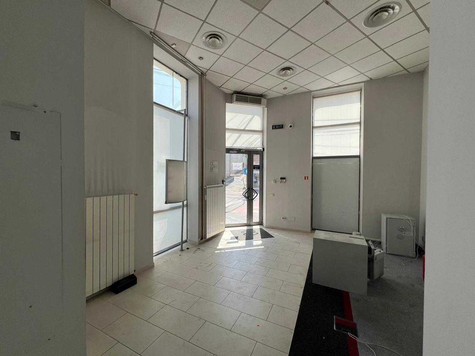 Imobil de prestigiu disponibil – fostă agenție bancară BRD.